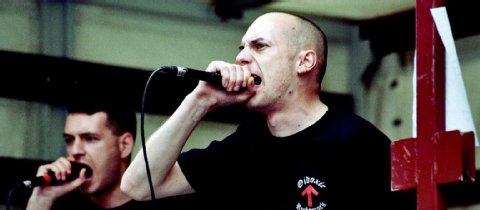 Gottschalk tritt 2002 bei einer Nazi-Demo in Leipzig auf.  Foto: peter-juelich.com