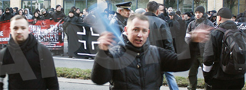 Andy Knape, hier als Organisator des Neonazi-Aufmarsches am 14. Januar 2012 in Magdeburg. JournalistInnen hat er ungern in seiner Nähe. Foto: Archiv