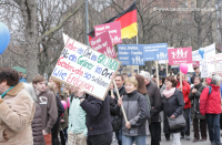 Rechte, Nationalist_innen, Religiöse, Rassist_innen & Reaktionäre vereint im Homohass