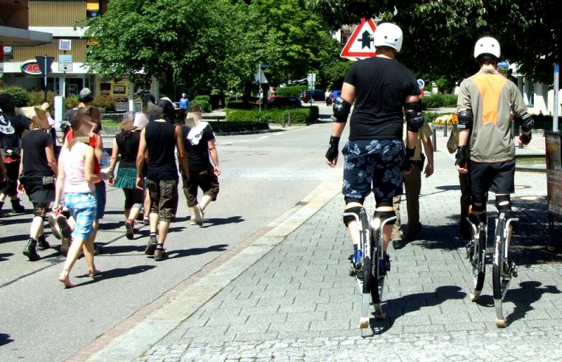 Nein, keine Robo-Cops, sondern Robo-Demonstranten