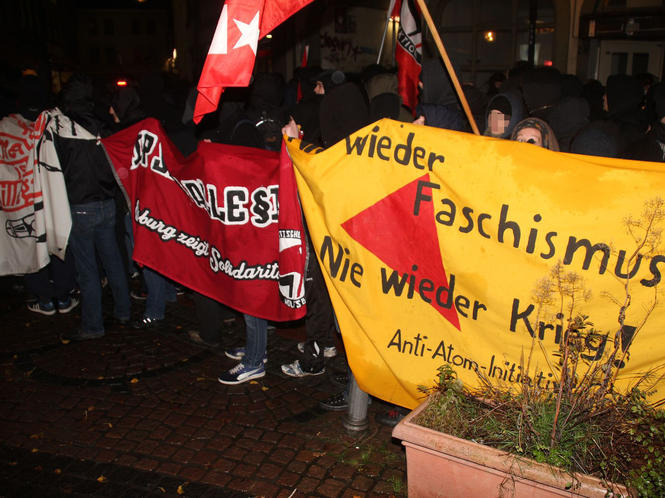 02 Gegen Nazis & Burschen