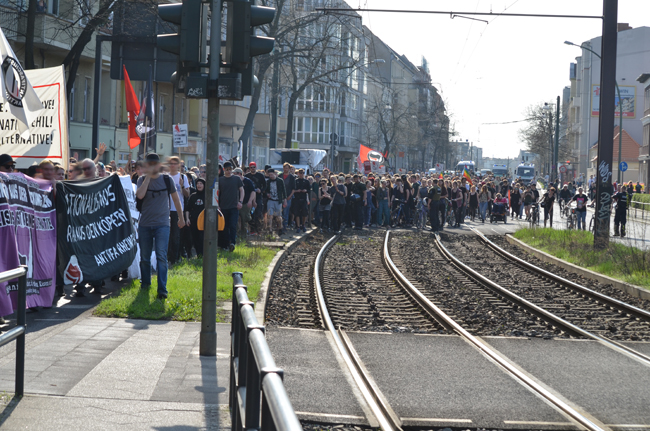 Einheitsfront marschiert