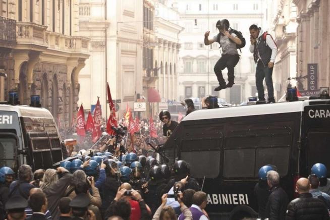 Demonstration für das Recht auf Wohnraum wird von den Bullen gestoppt