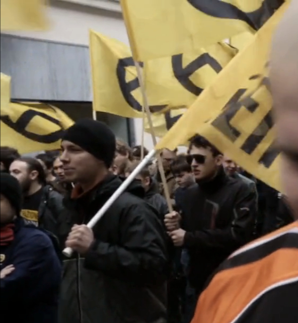 ef25 - Flagge 2014 in Wien (Träger: Felix Koschkar). 