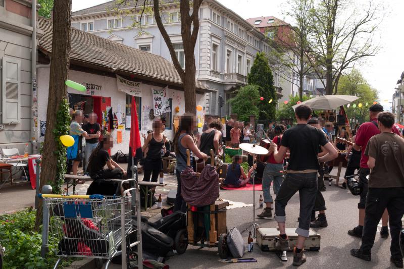 23.04.2011, Mit einem Straßenfest wurde der erste Jahrestag der Besetzung der Gartenstraße 19 in der Freiburger Innenstadt gefeiert.