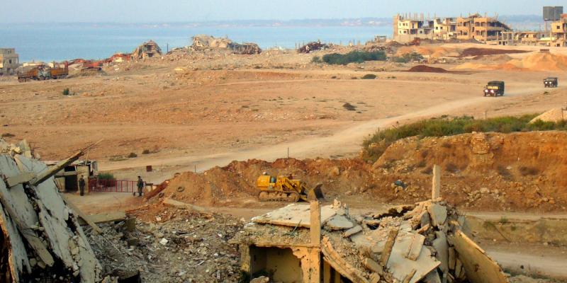 Checkpoint und Militärjeeps im 'alten Camp' Nahr al-Bareds