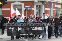 Nicht nur im Stadion aktiv ist der gewaltbereite FCV-Hooligan Danny rechts am Transpi der eigentlich im Jahr 2010 augelösten “Kameradschaft Märkisch-Oder-Barnim” (KMOB)