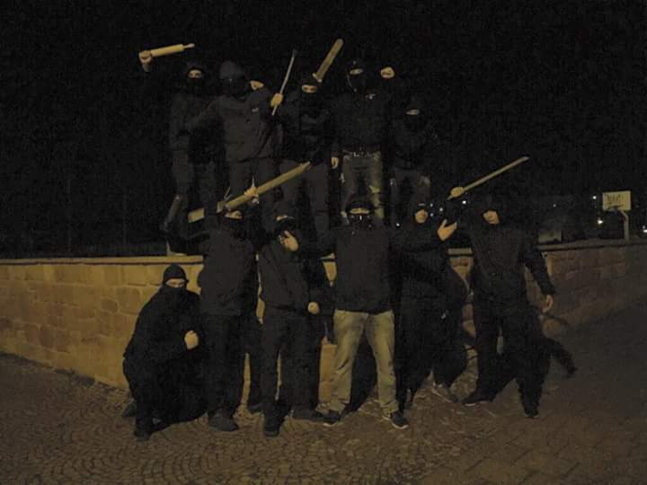 17.04.2016 Nudelholzposing vor der Diesterweg-Schule