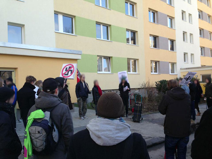 Redebeitrag vorm Ehemaligen Wohnhaus von Dieter Eich