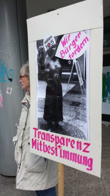 Die Demonstration “gegen die fortgesetzte Ignoranz der Stadtspitze und für mehr Beteiligung der Menschen in Wuppertal!” am 12. April.