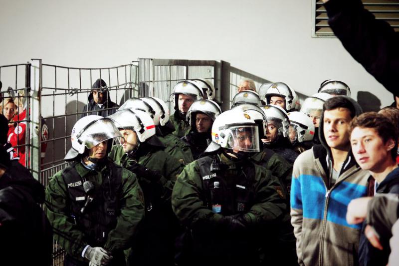 Polizei vs. Freiburg-Ultras 3