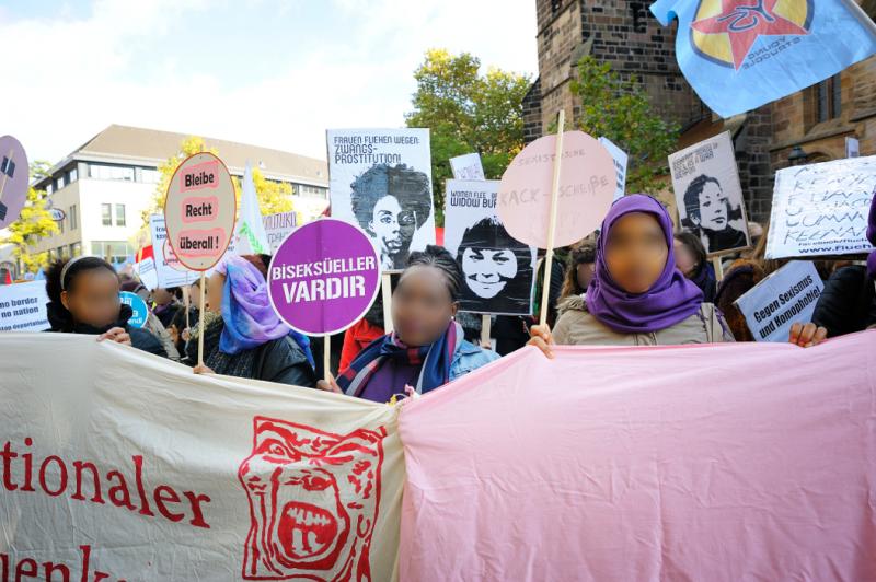 Seitentranspis des Frauenblocks