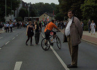 Jürgen Hans Grimm mischt sich unter Demonstrat/innen gegen "proNRW", Duisburg-Rheinhausen, 29.08.2013