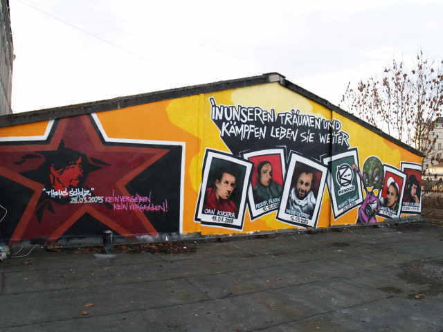 "In unseren Träumen und Kämpfen leben sie weiter" (Graffito Bochum, 2008)