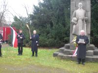 Die NPD am Volkstrauertag 2009 am Langendreer Ehrenmal