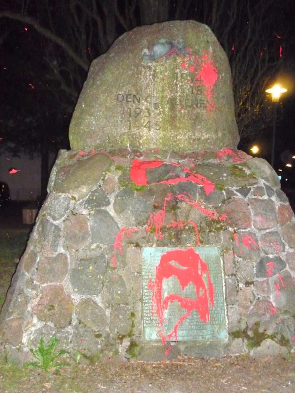 8. Mai - Farbe auf "Gedenksteine" - 2