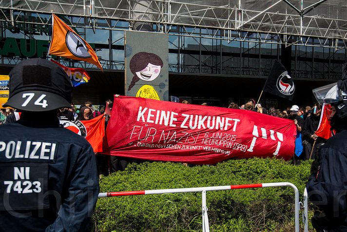 Transpi auf der Anti-NPD-Kundgebung in Berlin-Hohenschönhausen (Foto: Christian Jäger)