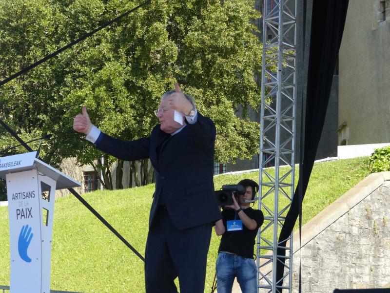 Nordirischer Pastor und Mitglieder der Überpfüfungsgruppe Harold Good