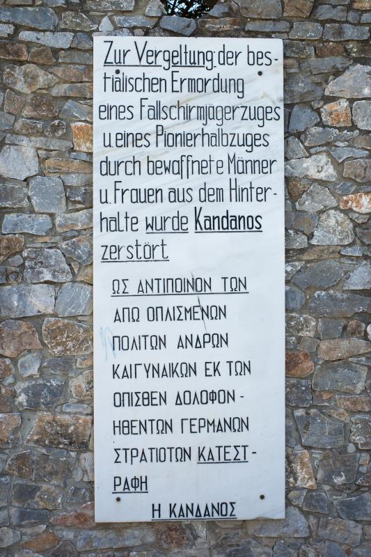 „Zur Vergeltung der bestialischen Ermordung eines Fallschirmjägerzuges und eines Pionierhalbzuges durch bewaffnete Männer und Frauen aus dem Hinterhalt wurde Kandanos zerstört“