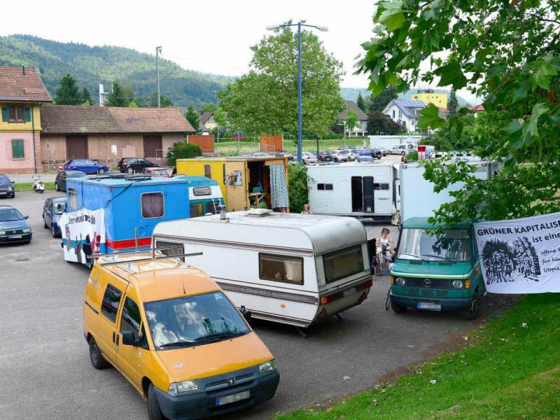 Wagenburgler auf den Parkplätzen bei der PH.