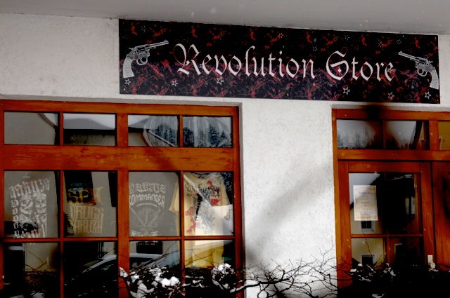 Der 'Revolution-Store' in Au in der Hallertau. Foto: Robert Andreasch