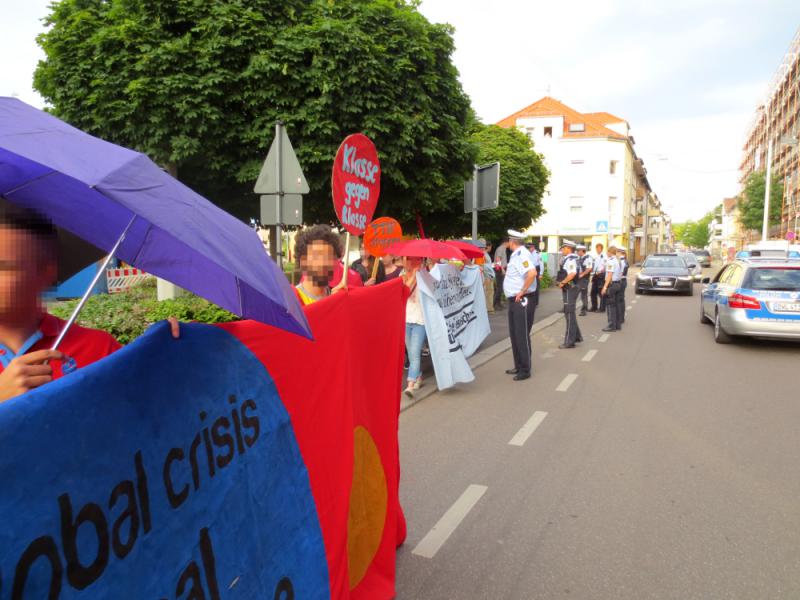 Oettinger in Heilbronn 2014 - Polizei schirmt Kreissparkasse ab