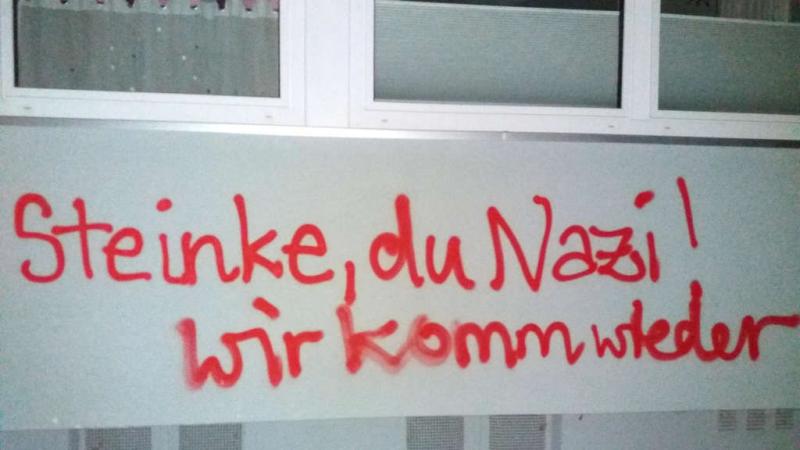 Steinke, du Nazi! Wir kommen wieder! 