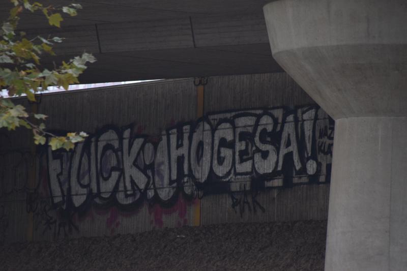 Dieses nette Graffiti schmückte den Kundgebungsplatz von Hogesa.