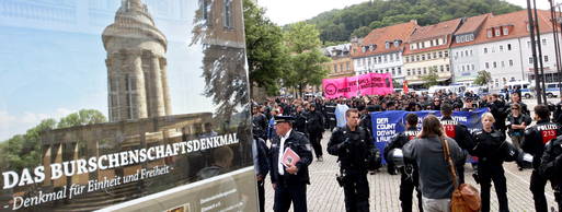 Demonstration gegen den Burschentag in Eisenach am 3. Juni 2012: Zirka 250 vorwiegend linke Jugendliche trafen sich auf dem Eisenacher Markt zu einer Kundgebung gegen den jährlich in Eisenach stattfindenden Burschentag.