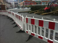 Absperrungen und Baufahrzeuge am 12. April 2013, Eichplatz Jena