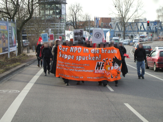 Nachdem der Bahnhof Schafbrücke dicht war, gabs ne Spontandemo zum Blockadepunkt 