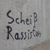 Scheiß Rassisten