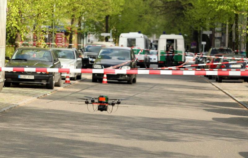 Eine Polizeidrohne in Berlin im Einsatz