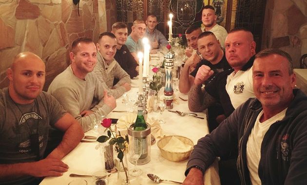 Abendessen am 9. 10.2015,Vorabend der “Imperium Fighting Championship 3”: Benjamin Brinsa, Tom Reiche, Marcel Bennewitz, unbekannt, Erik Walter, Christopher Henze, Marcus Kottke, Konrad Dyrschka, Timo Feucht, Thomas Kuhbach, Mario Hoffie. 