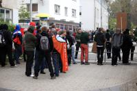 GegendemonstrantInnen hinter der Absperrung