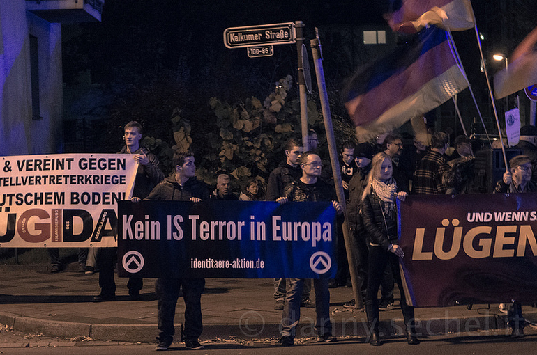 Identitäre auf einer PEGIDA Demo