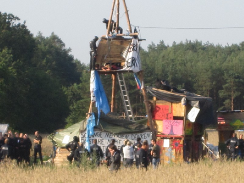 Der besetzte Bauplatz für Europas größte Geflügelschlachtfabrik in Wietze, Räumung August 2010